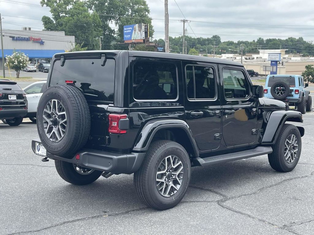 2025 Jeep Wrangler Sahara photo 7