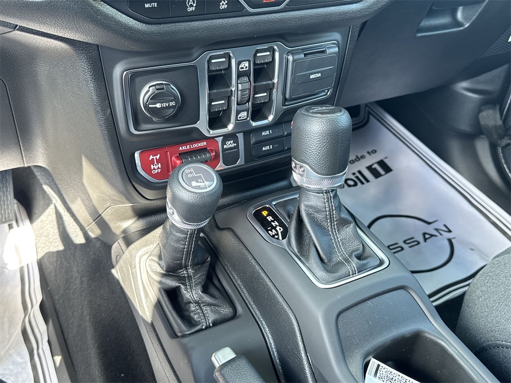 2025 Jeep Gladiator Willys photo 22