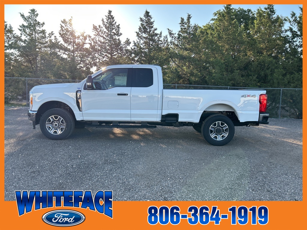 2025 Ford F-350 XLT photo 3