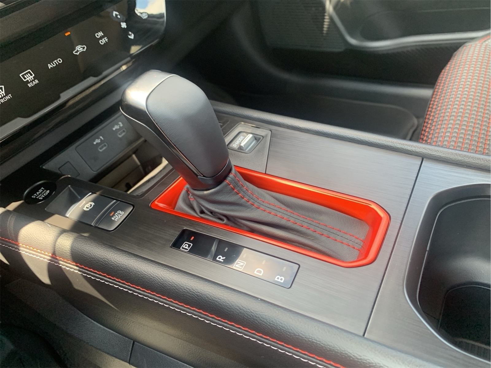 2025 Nissan Kicks SR photo 17