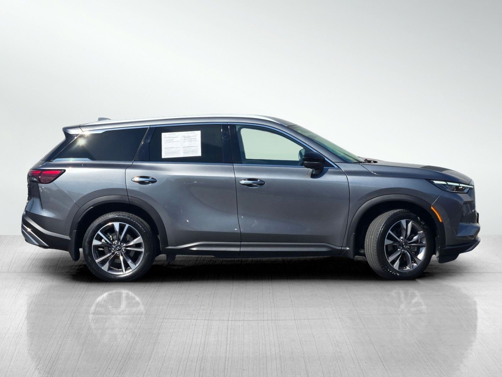 2022 Infiniti QX60 Luxe photo 3