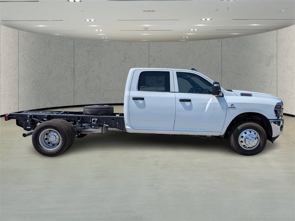 2025 Ram 3500 Tradesman photo 3
