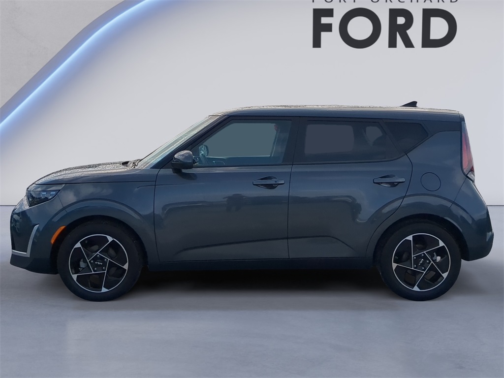 2023 Kia Soul EX photo 2
