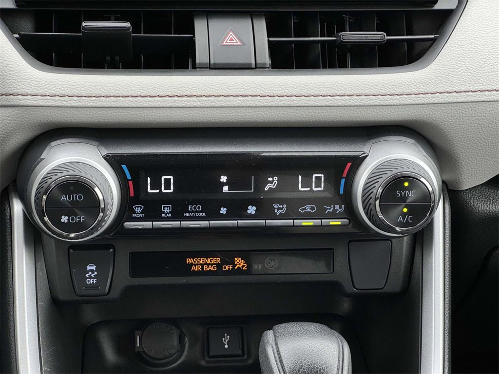 2022 Toyota RAV4 Hybrid XLE photo 5