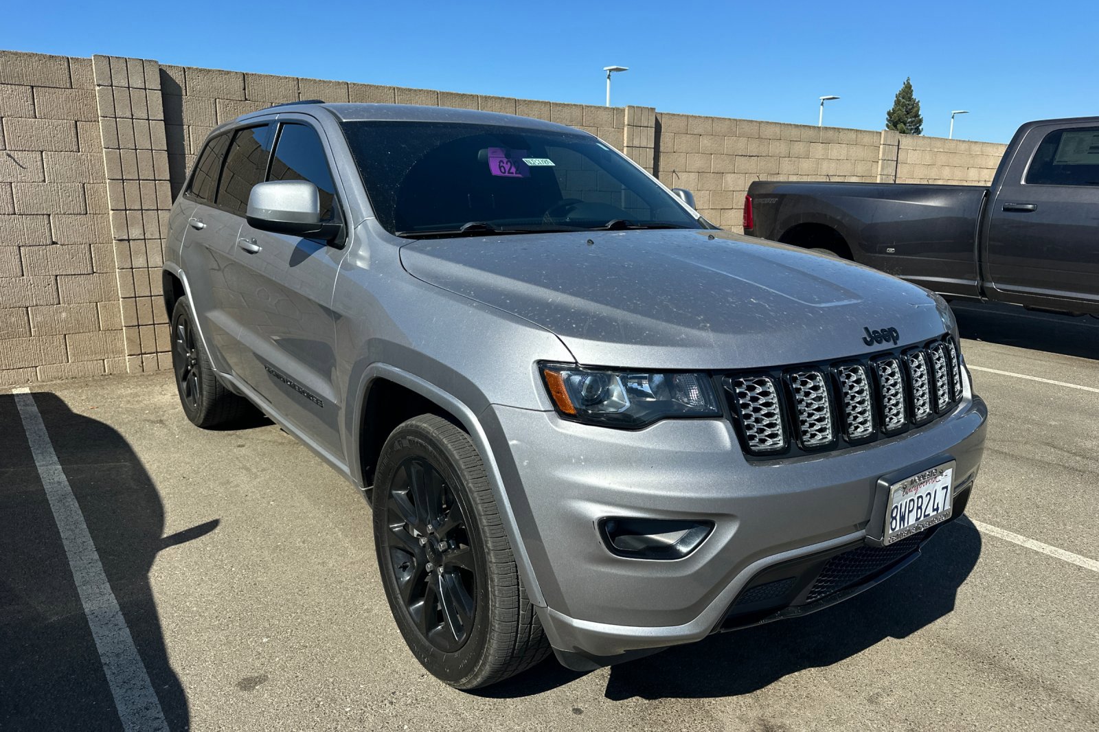2021 Jeep Grand Cherokee Laredo X photo 2