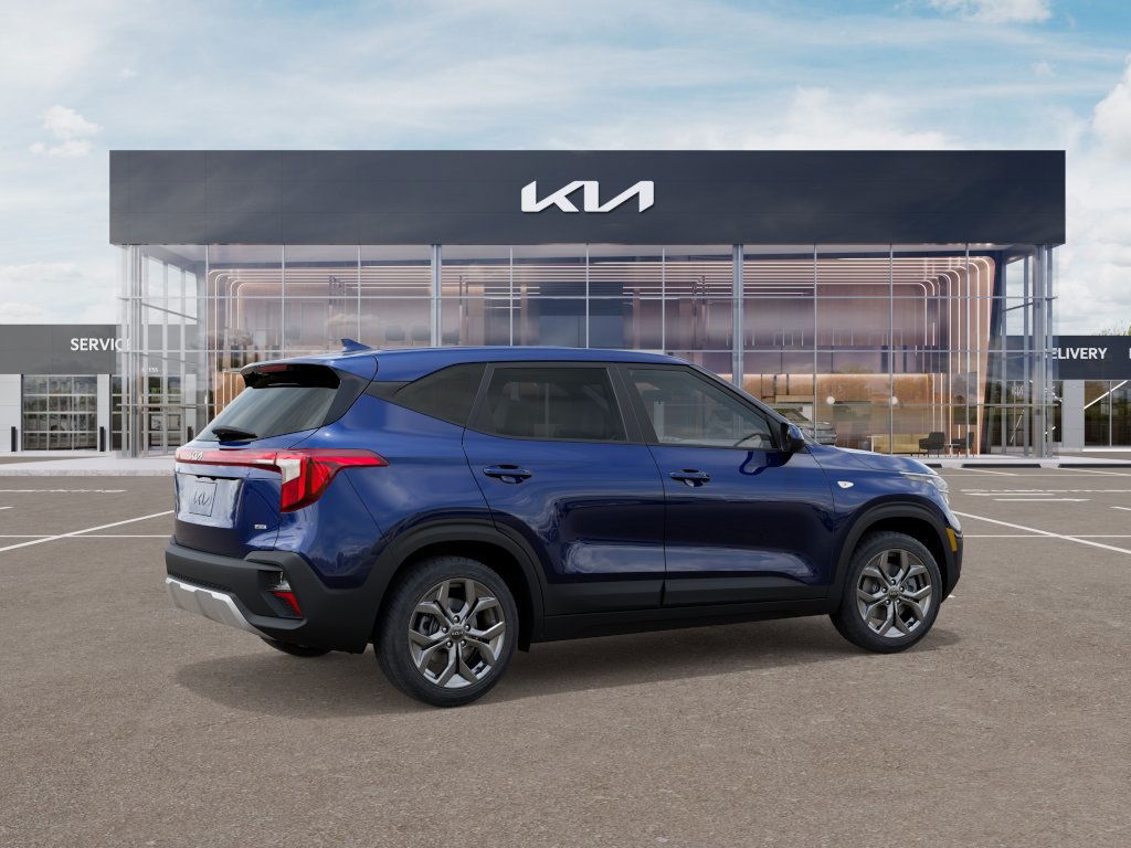 2026 Kia Seltos LX photo 5