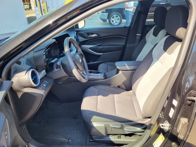 2025 Chevrolet Trax LS photo 7