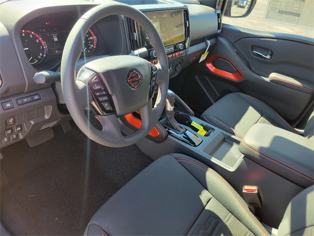 2025 Nissan Frontier PRO-4X photo 12