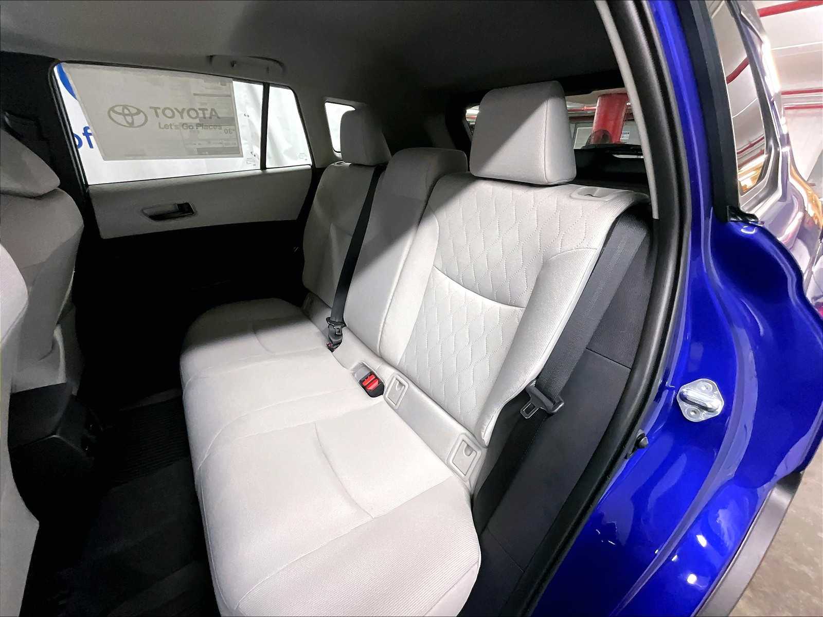 2025 Toyota Corolla Cross LE photo 13