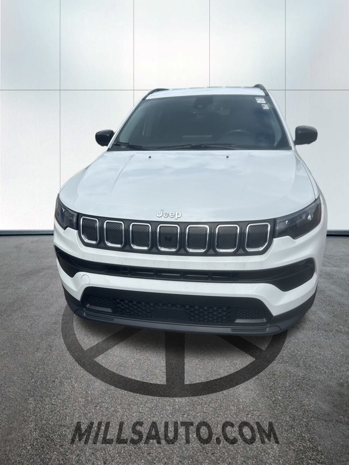 Used 2022 Jeep Compass Latitude Lux with VIN 3C4NJDFB8NT199988 for sale in Baxter, Minnesota