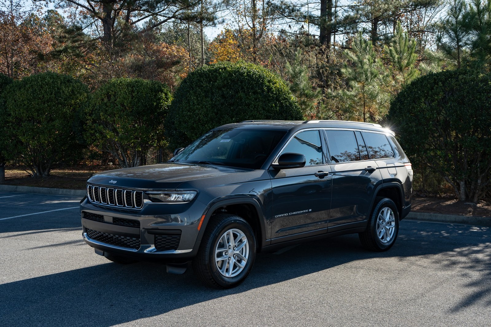 2025 Jeep Grand Cherokee L photo 2