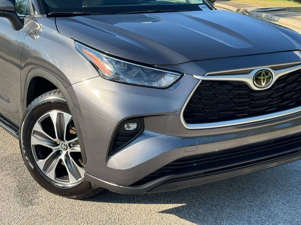 2023 Toyota Highlander XLE photo 3