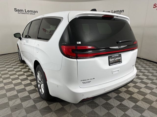 2025 Chrysler Pacifica photo 15