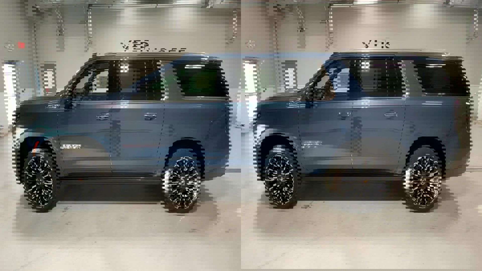 2025 Chevrolet Suburban High Country photo 4