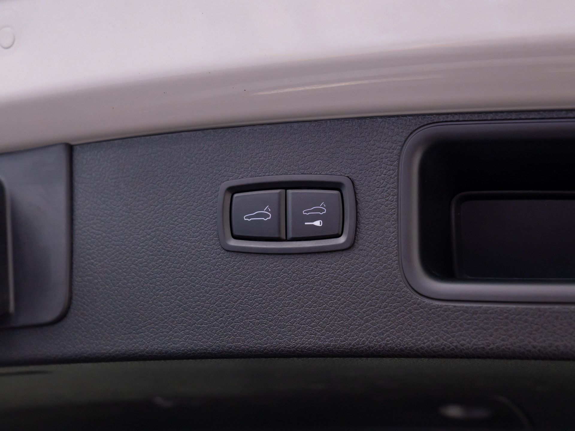 2021 Porsche Macan Base photo 24