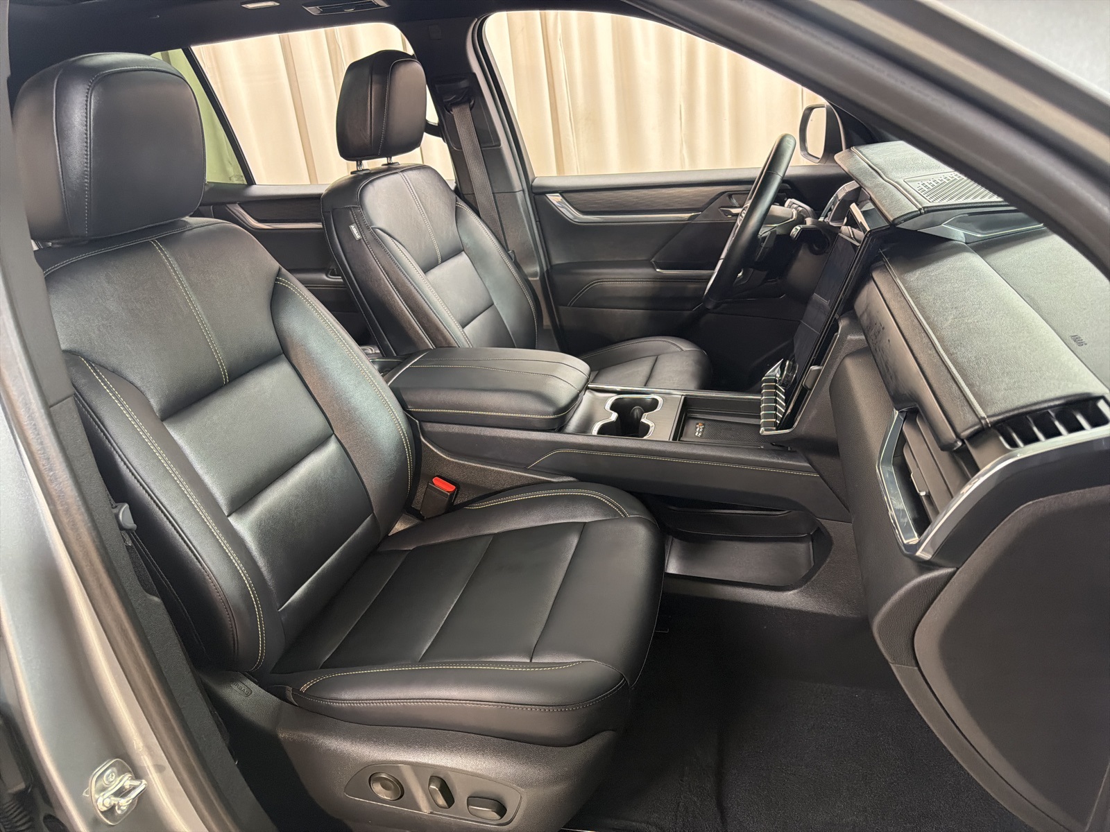 2024 Gmc Acadia Elevation photo 3