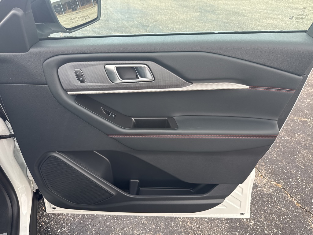 2025 Ford Explorer ST-Line photo 15