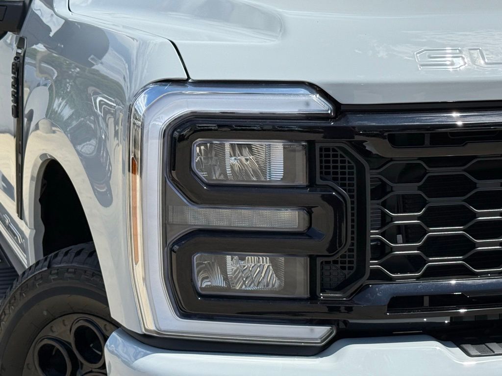 2026 Ford F-250 Lariat photo 3