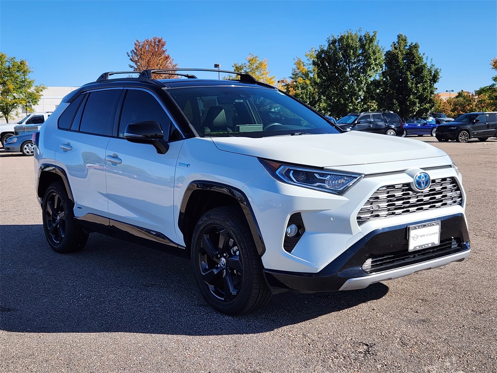 2020 Toyota RAV4 Hybrid XSE photo 4