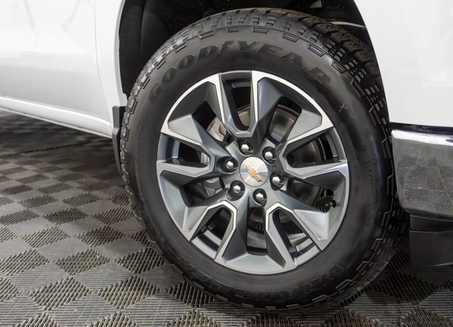 2026 Chevrolet Silverado 1500 LT photo 3