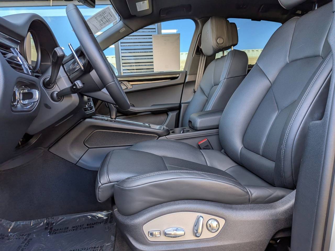 2025 Porsche Macan Base photo 5