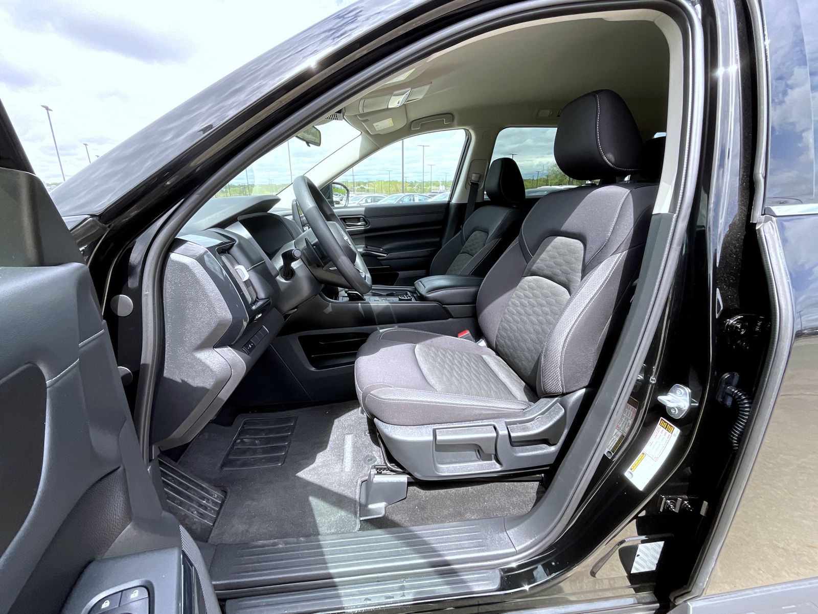 2023 Nissan Pathfinder S photo 10