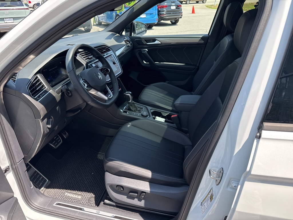 2024 Volkswagen Tiguan SE R-Line Black photo 10