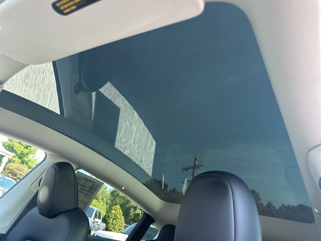2024 Tesla Model Y Long Range photo 11