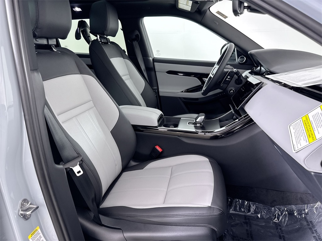 2026 Land Rover Range Rover Evoque Dynamic SE photo 21
