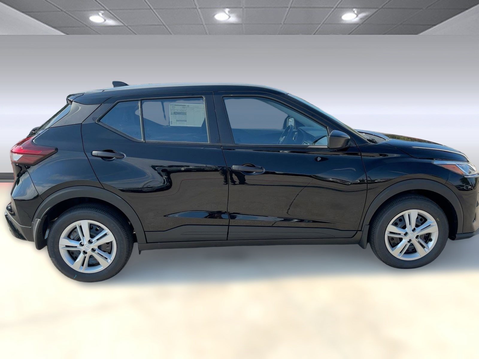 2025 Nissan Kicks Play S photo 8