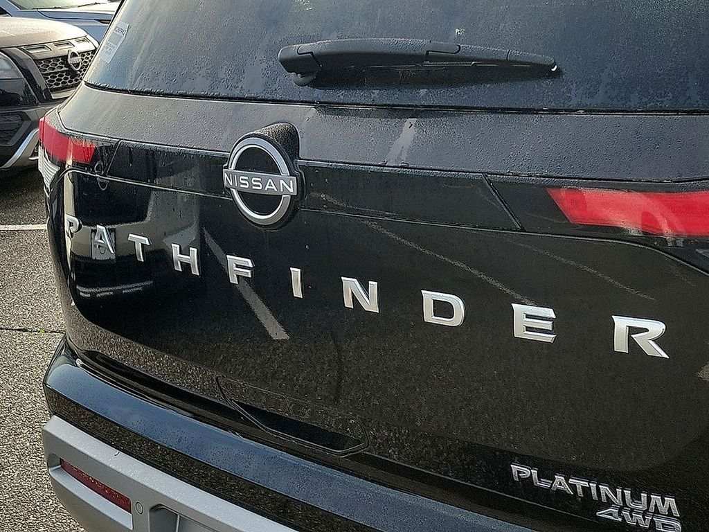 2025 Nissan Pathfinder Platinum photo 6