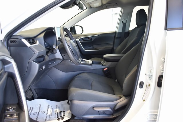 2024 Toyota RAV4 LE photo 16