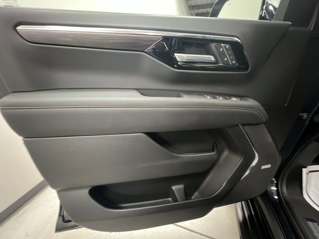 2025 Chevrolet Suburban Premier photo 21