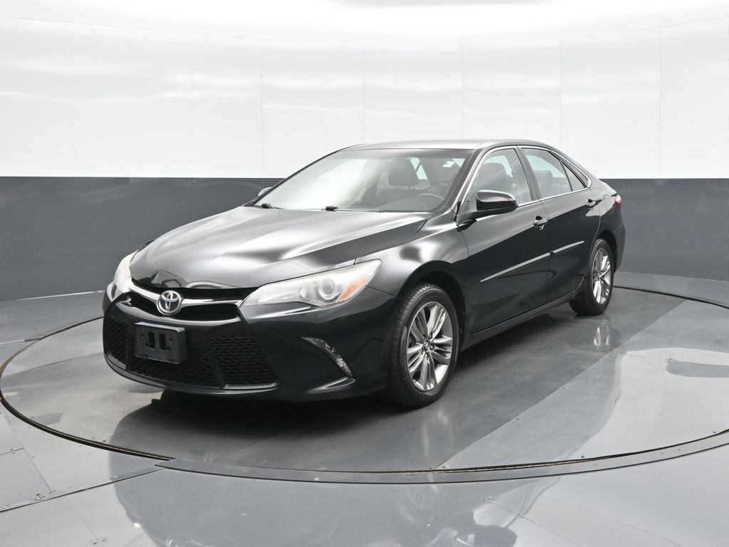2017 Toyota Camry SE photo 2