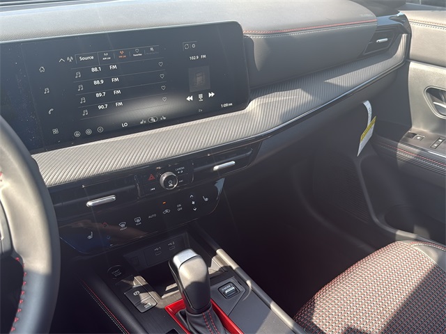 2026 Nissan Kicks SR photo 27