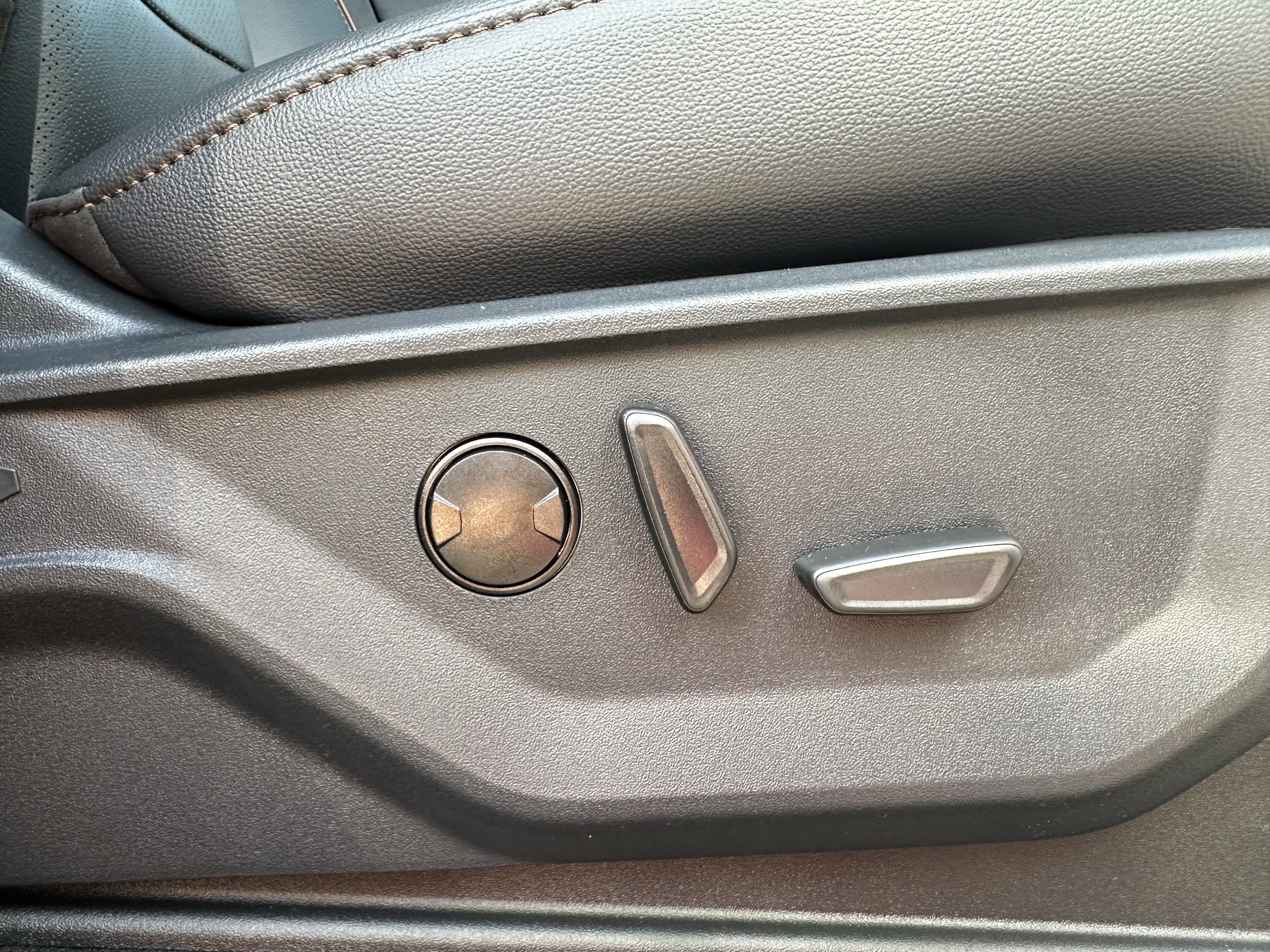 New 2025 Ruby Red Metallic Tinted Clearcoat Ford LARIAT image 28