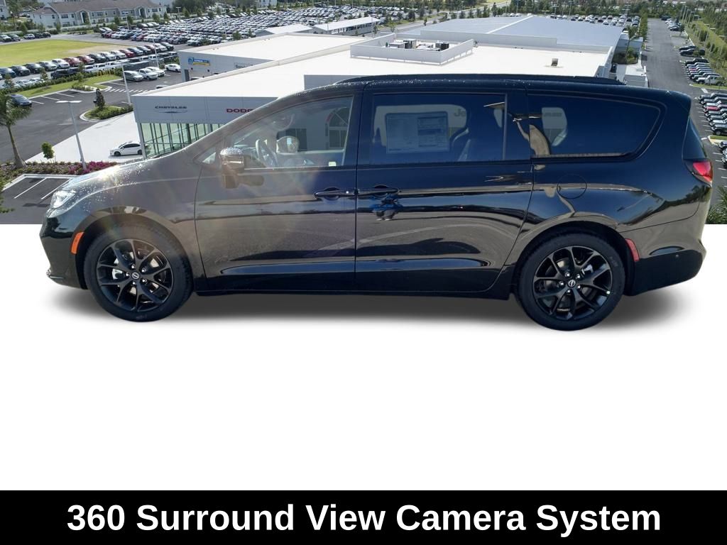 2025 Chrysler Pacifica Limited photo 7