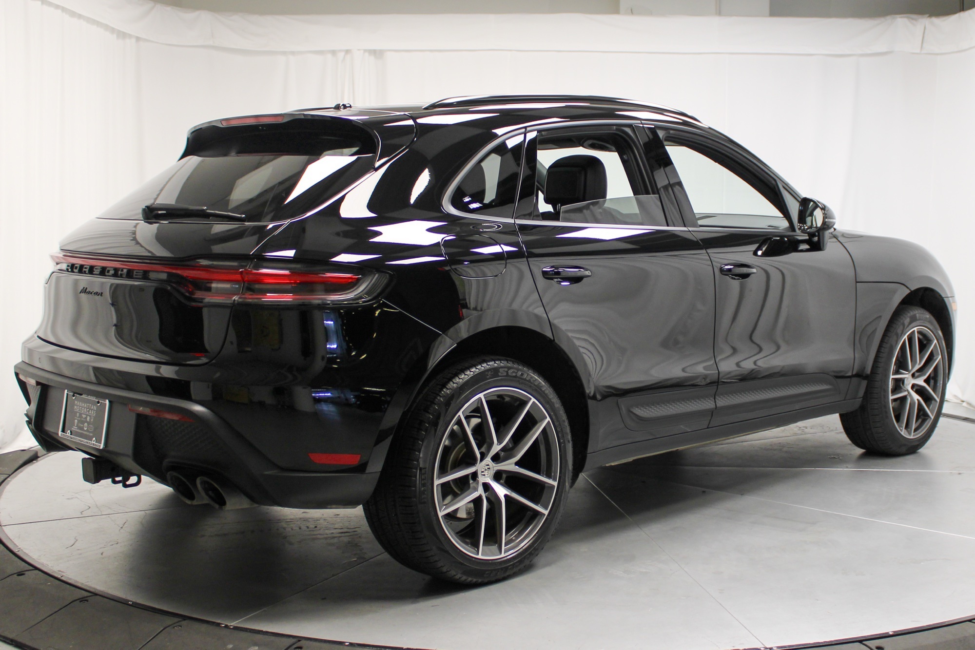 2025 Porsche Macan Base photo 9