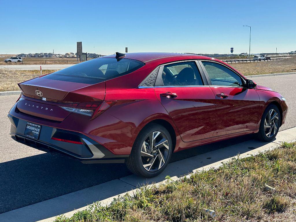 2025 Hyundai Elantra SEL Convenience photo 4