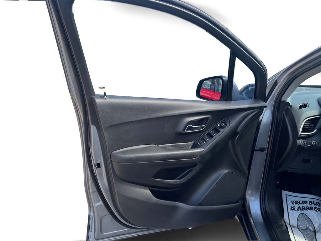 2020 Chevrolet Trax LS photo 16