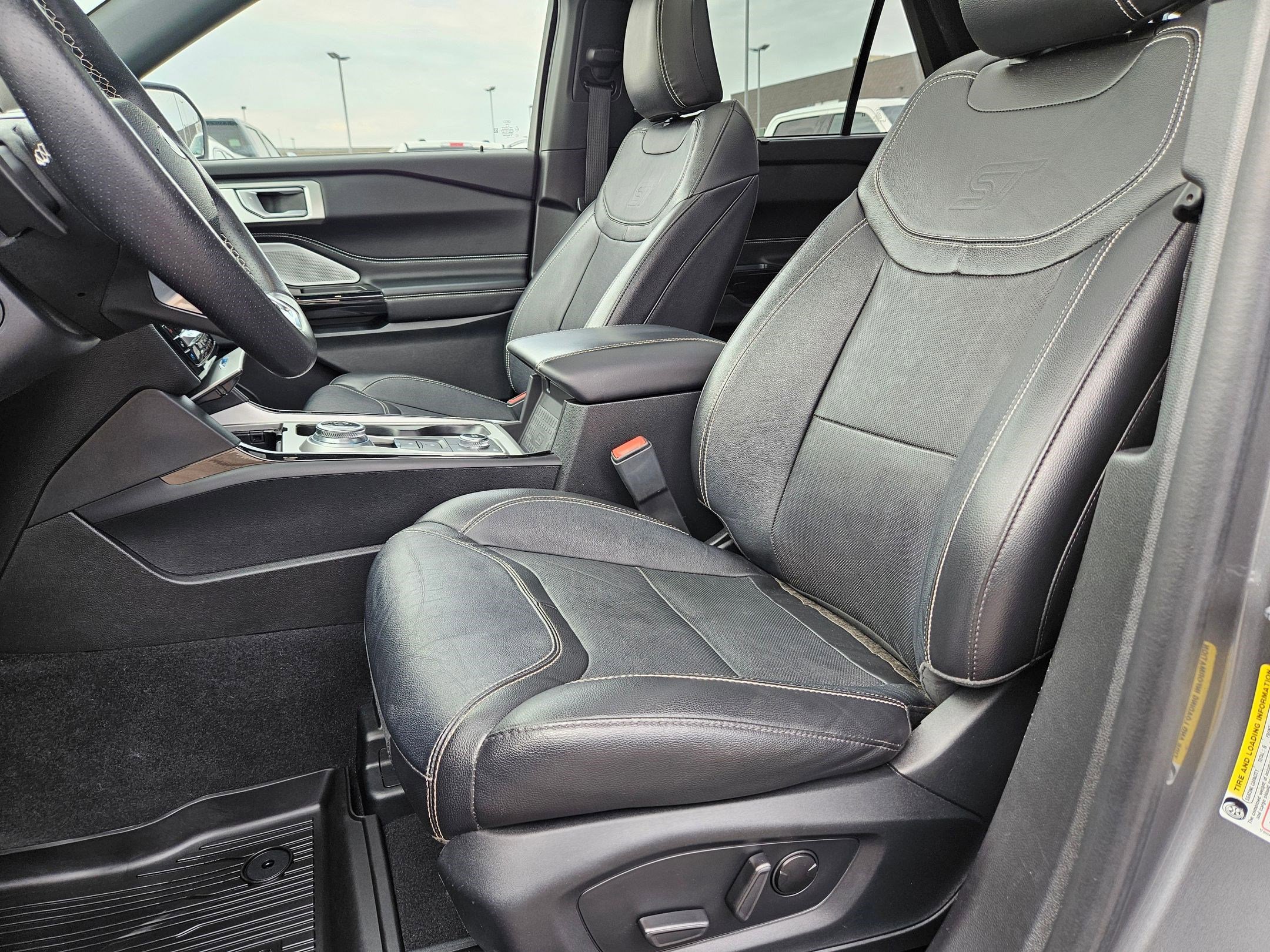 2023 Ford Explorer ST photo 13