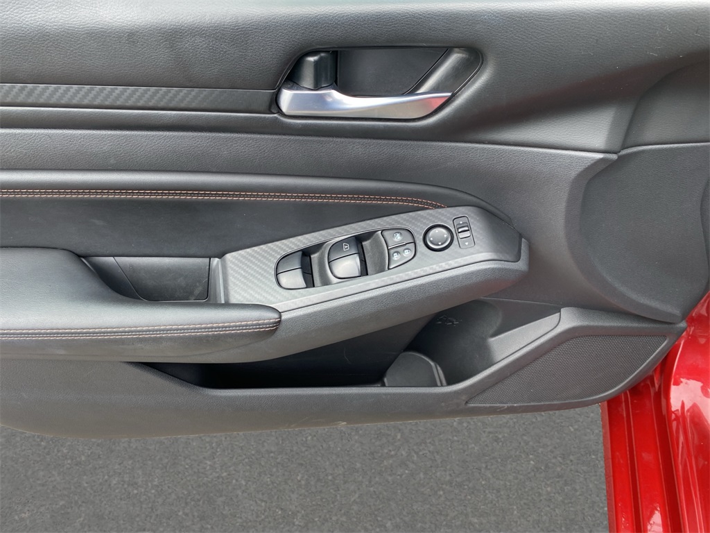 2021 Nissan Altima 2.5 SR photo 9