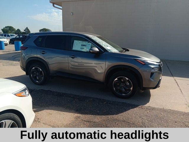2026 Nissan Rogue SV photo 4