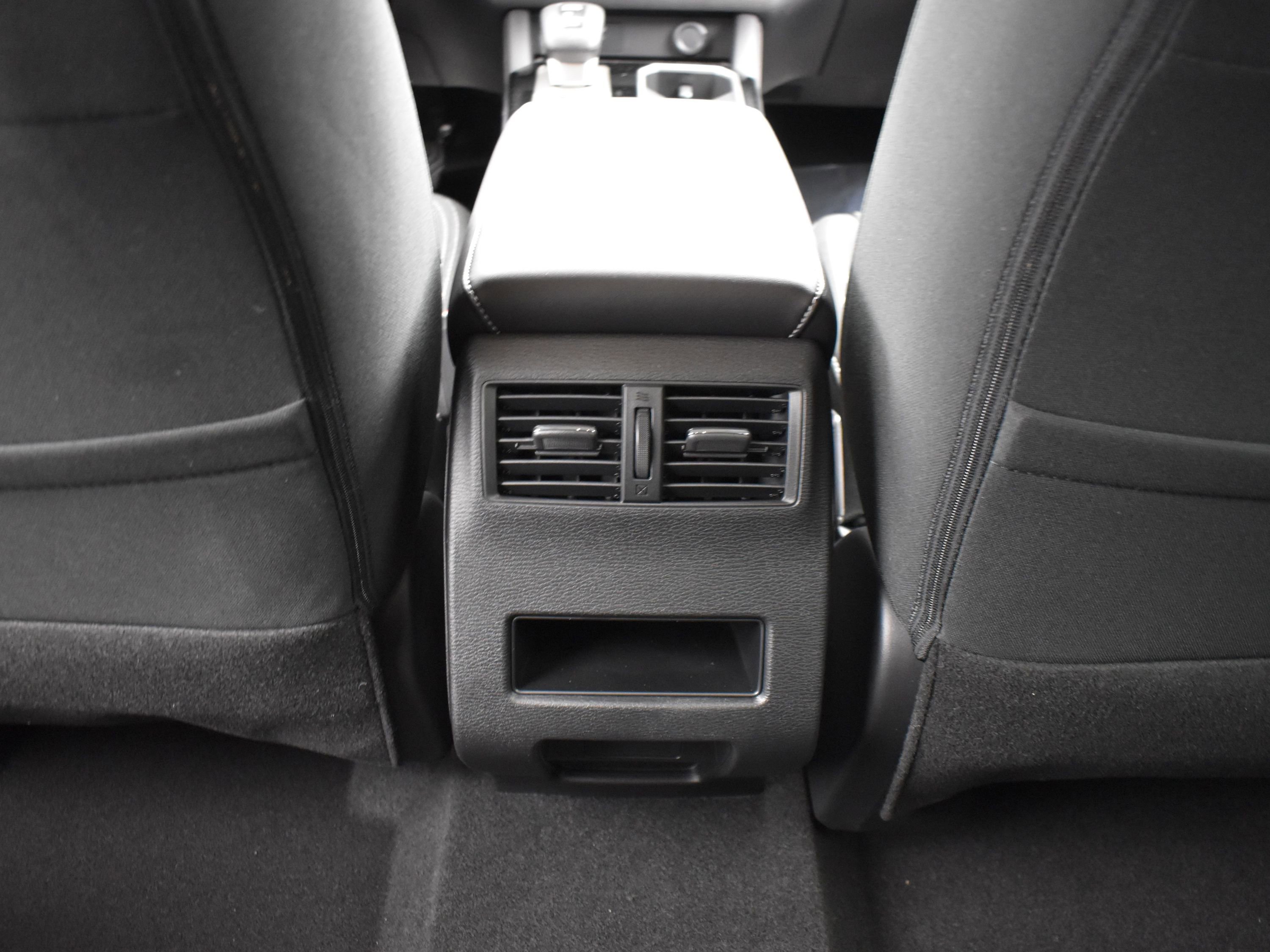 2025 Mitsubishi Outlander ES photo 12