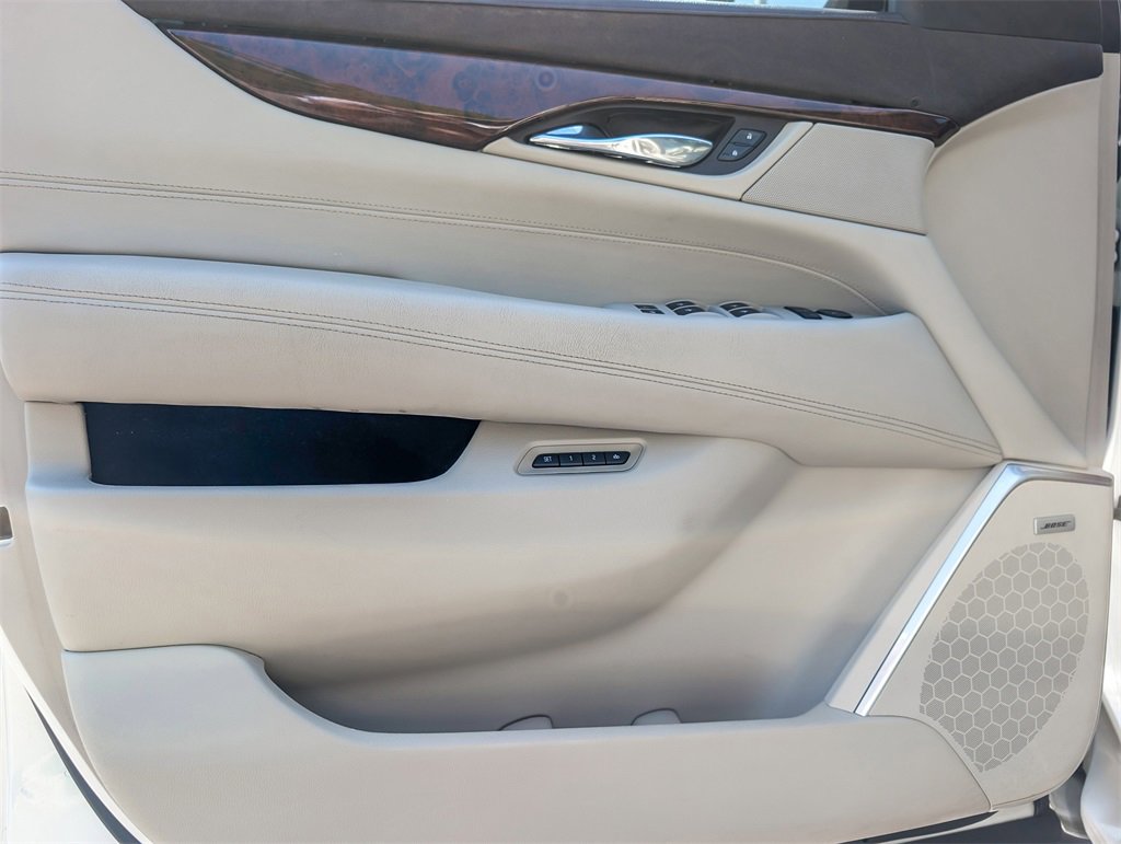 2015 Cadillac Escalade Luxury photo 10