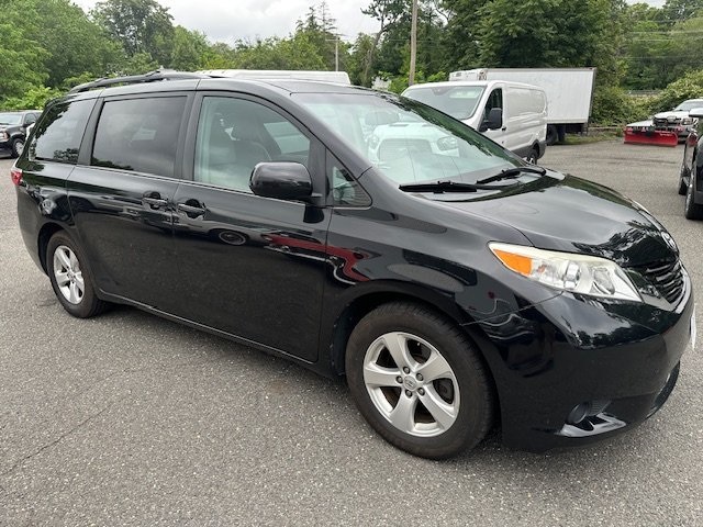 2015 Toyota Sienna LE photo 4
