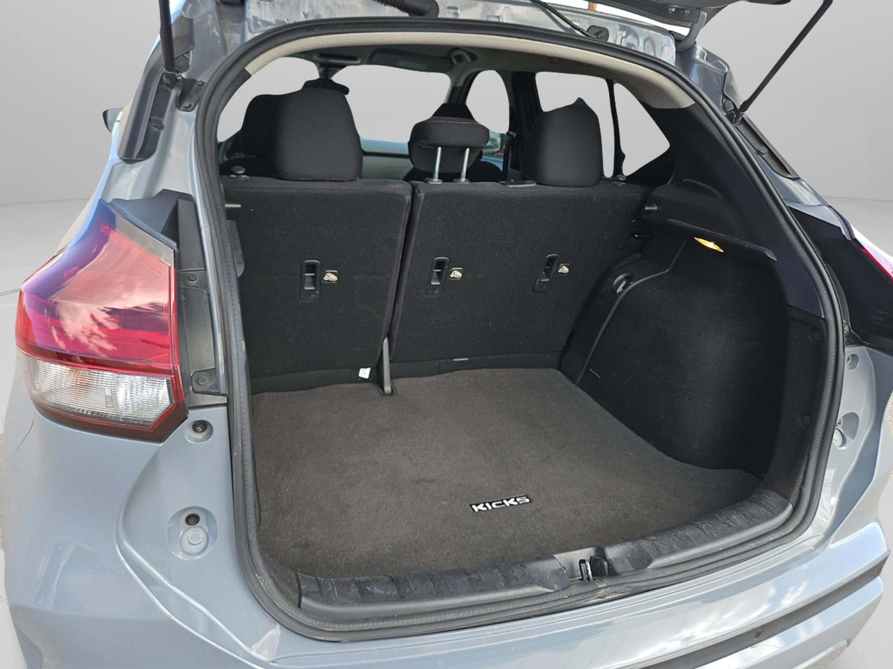 2023 Nissan Kicks SR photo 24