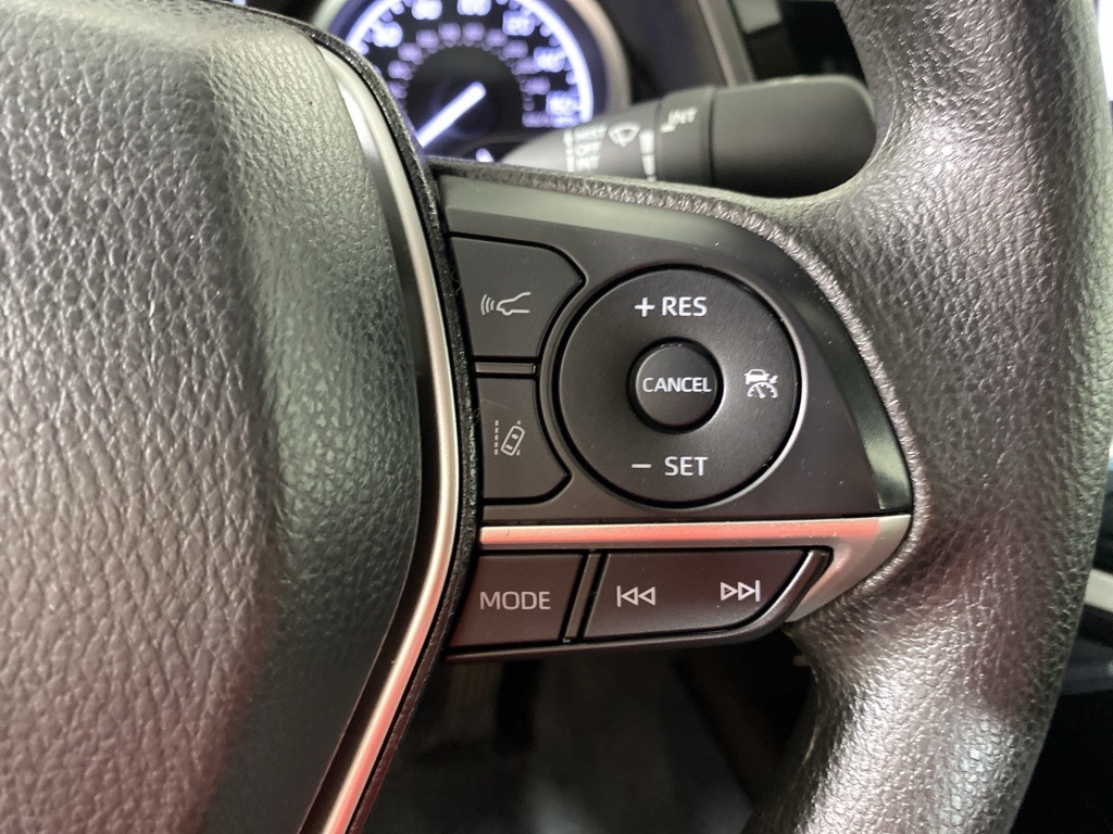 2022 Toyota Camry LE photo 9