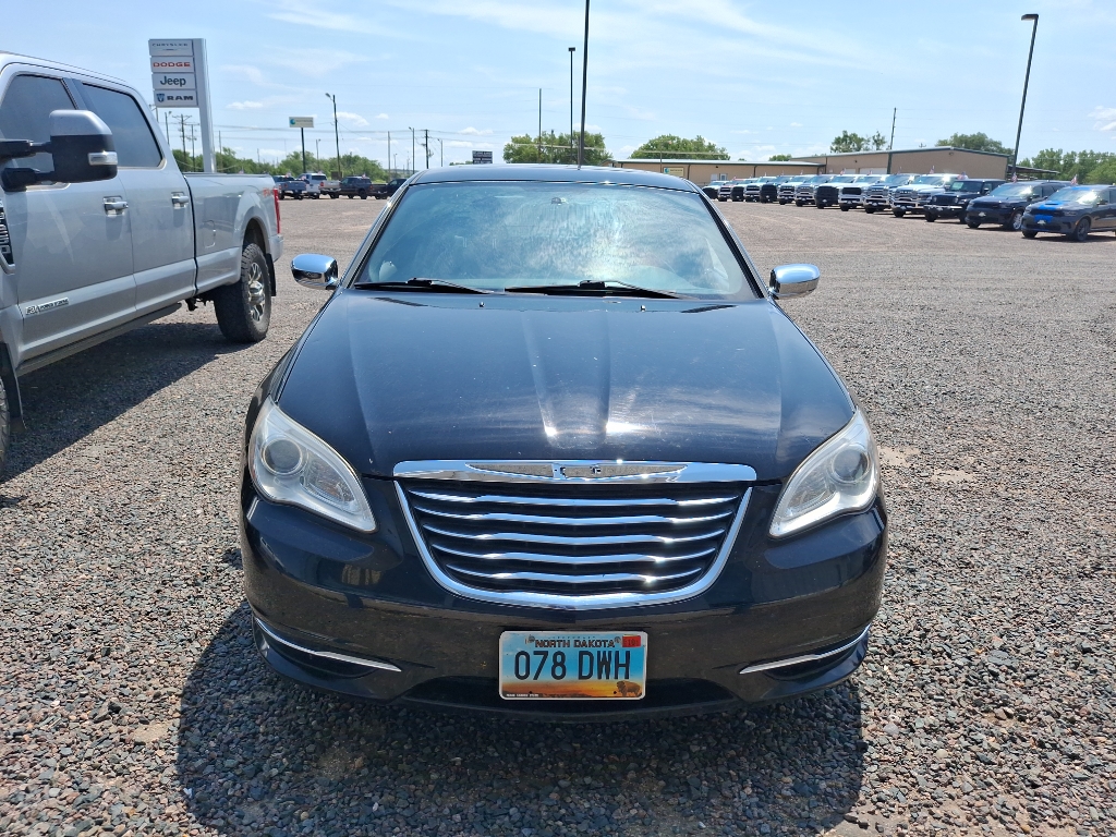 2011 Chrysler 200 Limited photo 2