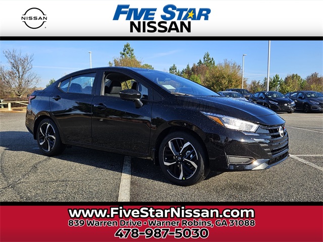2025 Nissan Versa Sedan SR's photo
